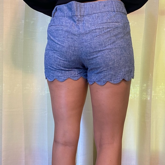 Ann Taylor loft scalloped shorts. Size 6 - Picture 2 of 3